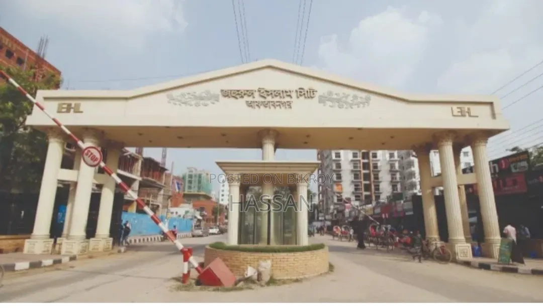 3-bedroom Apartment in Aftab Nagar for rent
