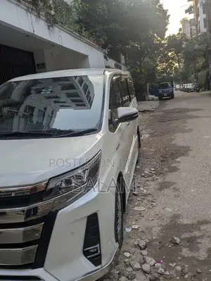 Toyota Noah 1.8 Front-Wheel Drive Hybrid (7 Seater) 2019 Pearl