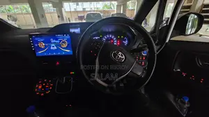 Toyota Noah 1.8 Front-Wheel Drive Hybrid (7 Seater) 2019 Pearl
