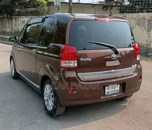 Toyota Porte 1.5 FWD 2015 Brown