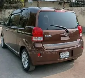 Toyota Porte 1.5 FWD 2015 Brown