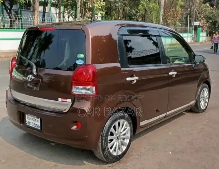 Toyota Porte 1.5 FWD 2015 Brown