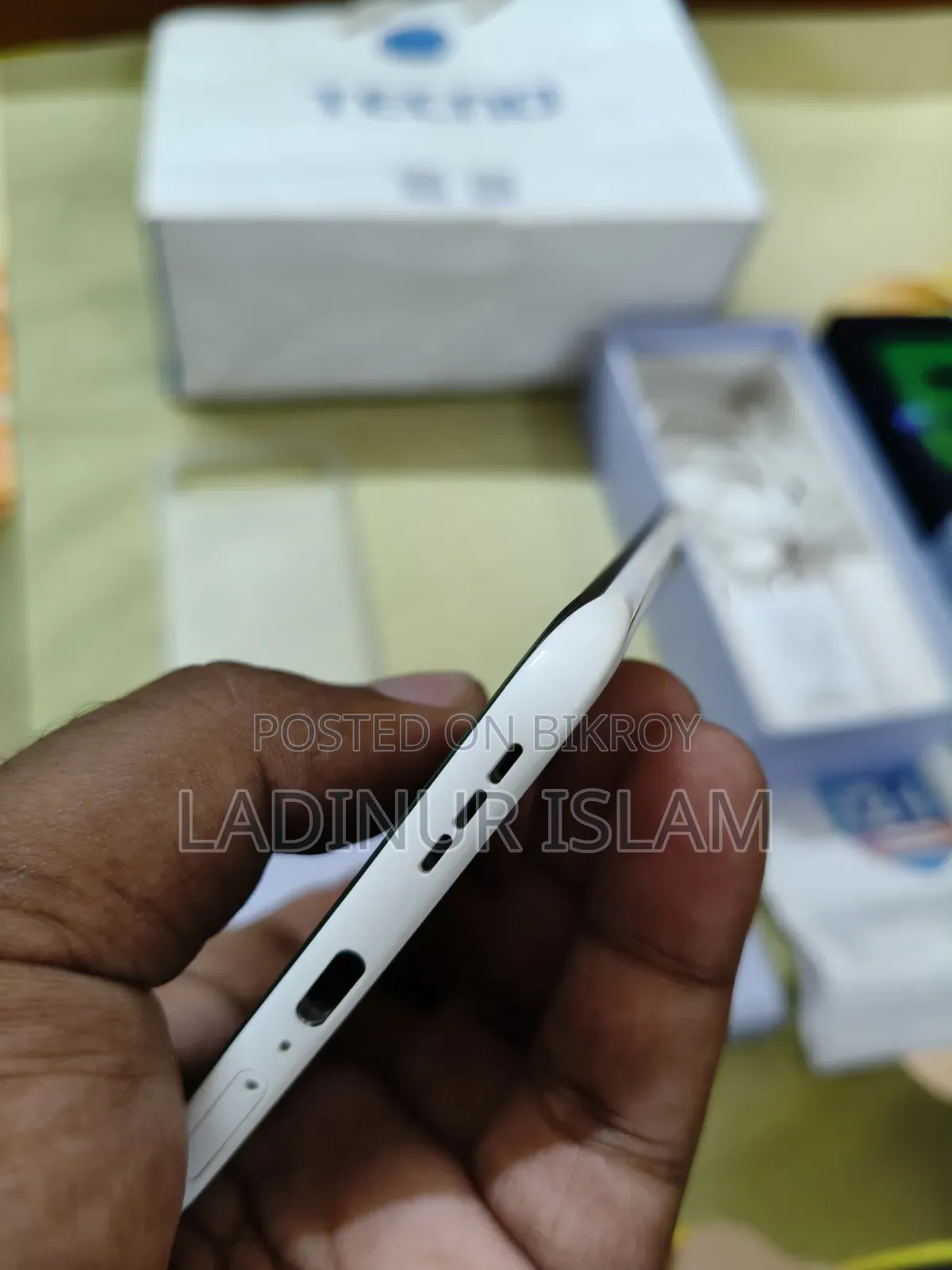 টেকনো পোভা ৫জি ১২৮ জিবি হোয়াইট