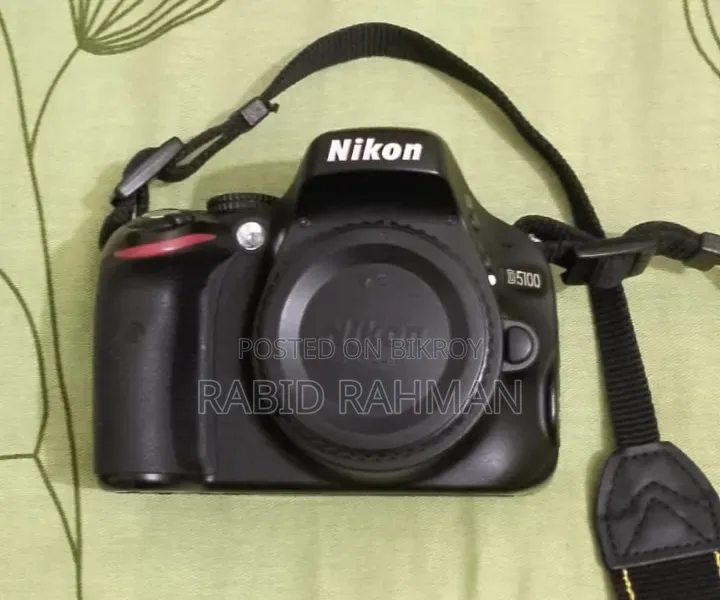 Nikon D100 With 18-55mm Lens, 55-300 Lens and Sb 700 Flash Light