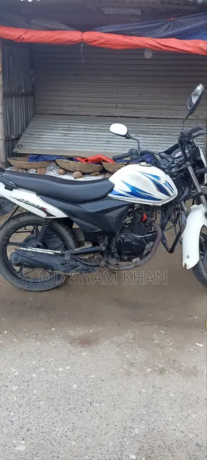 সুজুকি হায়াতে ২০১৭ সাদা