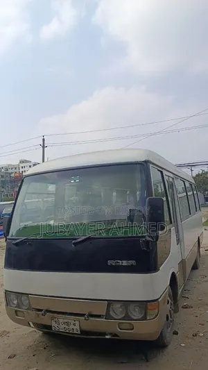 মিতসুবিশি ফুসো রোসা ২০০৪ সাদা