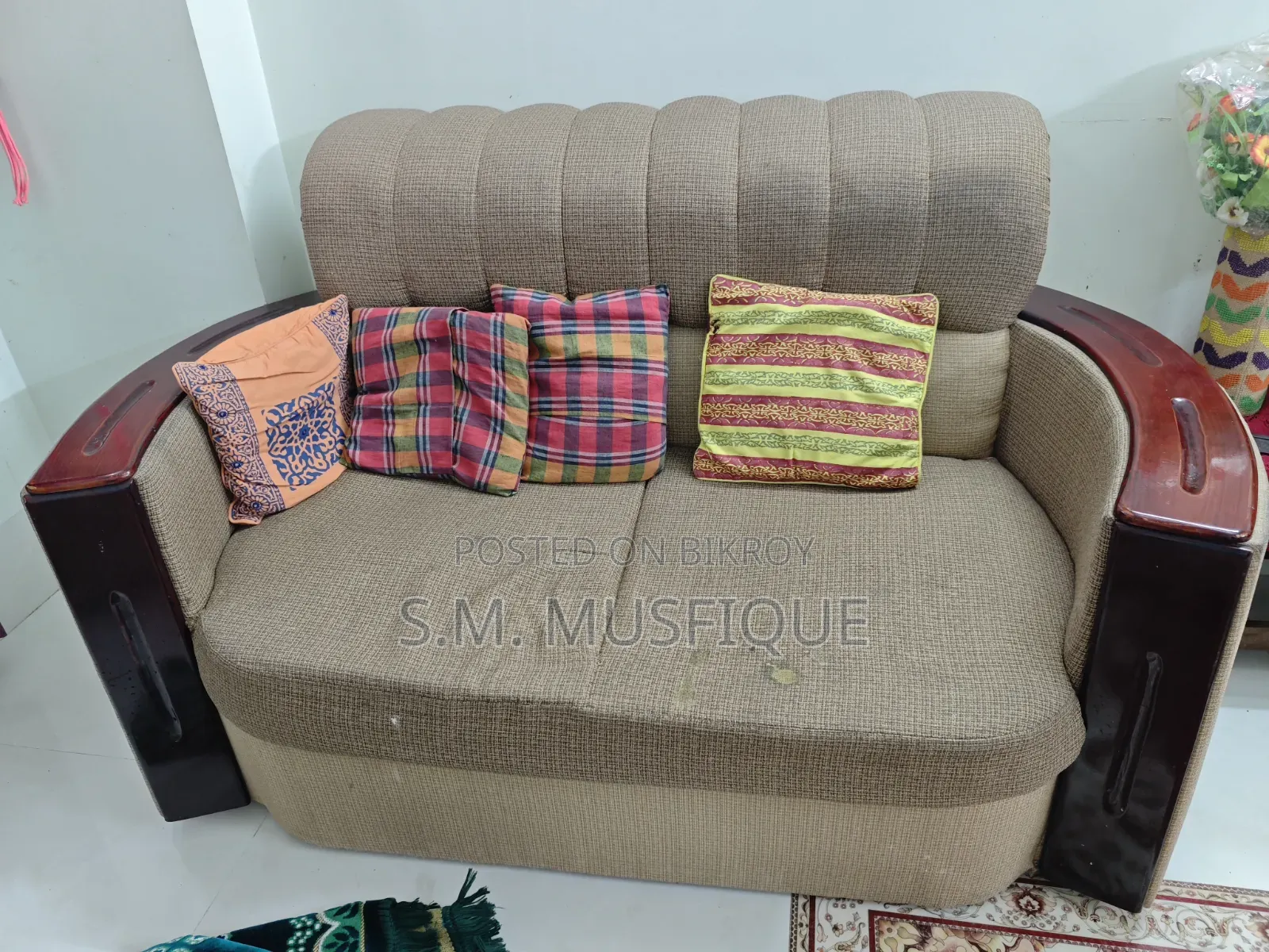 Exclusive Sofa Set