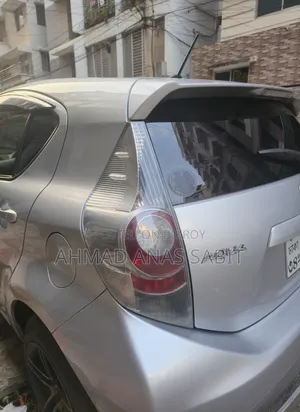 টয়োটা অ্যাকুয়া ২০১৩ সিলভার