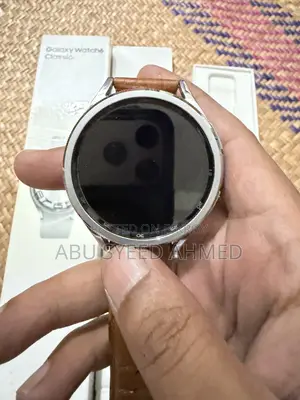 স্যামসাং গ্যালাক্সি ওয়াচ৬ ক্লাসিক (সিলভার) বক্স এবং অতিরিক্ত স্ট্র্যাপসহ