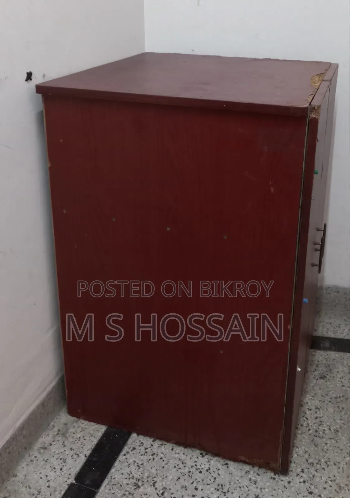 Clothes storage box