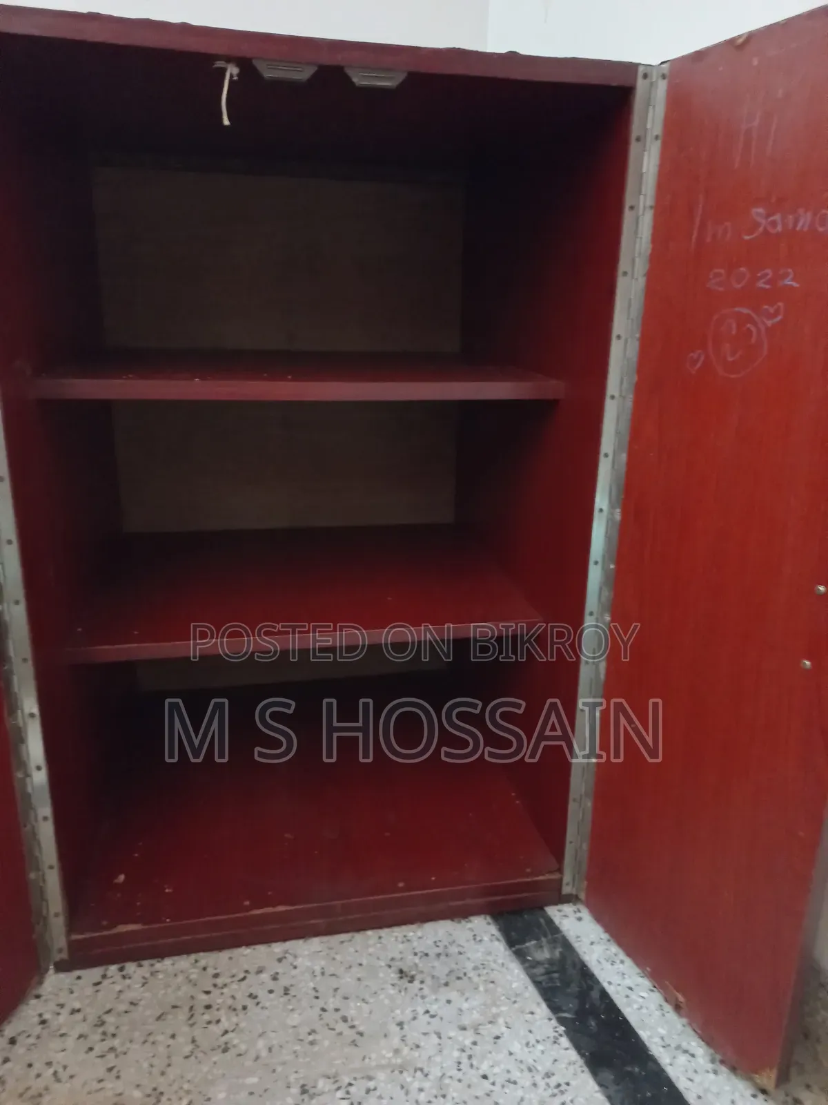 Clothes storage box