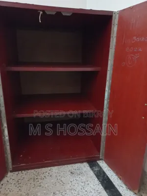 Clothes storage box