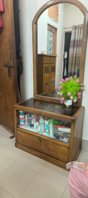 ড্রেসিং টেবিল
