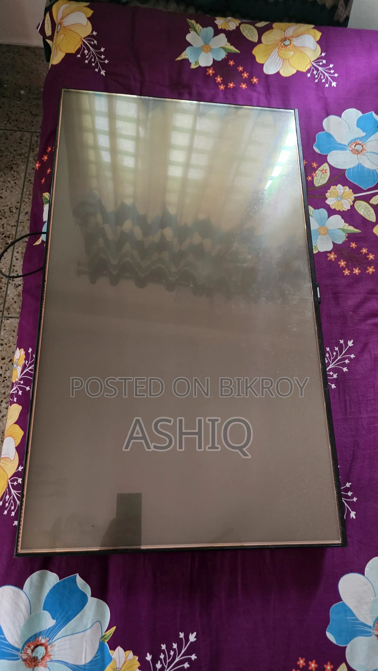 Samsung 43” Smart TV (UA43TU8000R) – Panel Broken.