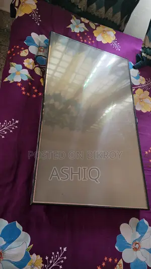 Samsung 43” Smart TV (UA43TU8000R) – Panel Broken.