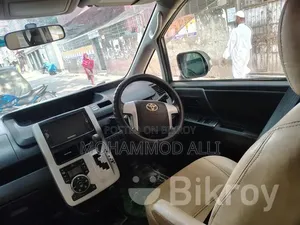 Toyota Noah 2.0 143hp FWD (7 Seater) 2012 Gray