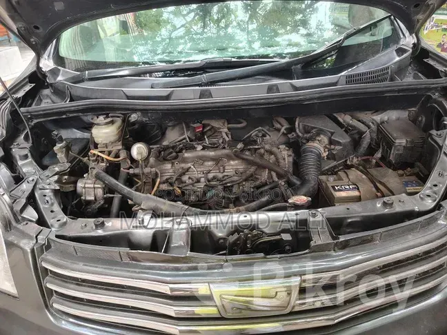 Toyota Noah 2.0 143hp FWD (7 Seater) 2012 Gray