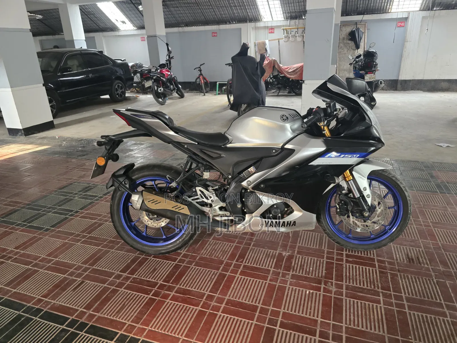 Yamaha R1 2021 Silver
