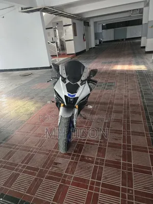 Yamaha R1 2021 Silver