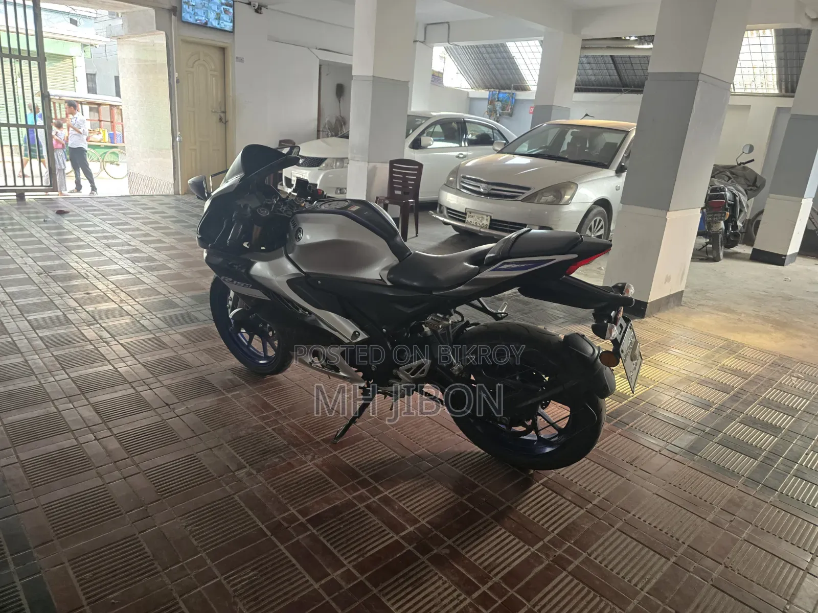 Yamaha R1 2021 Silver