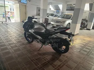 Yamaha R1 2021 Silver