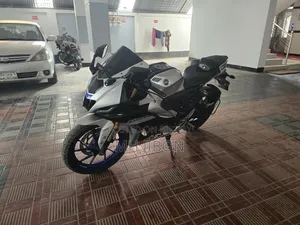 Yamaha R1 2021 Silver
