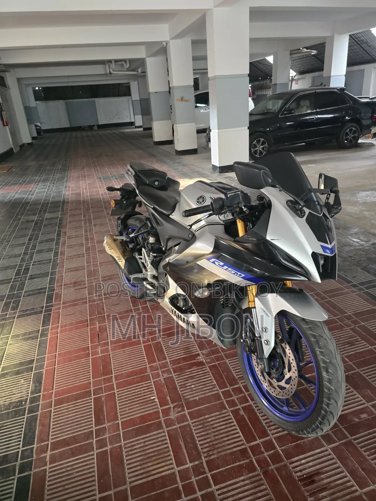 Yamaha R1 2021 Silver