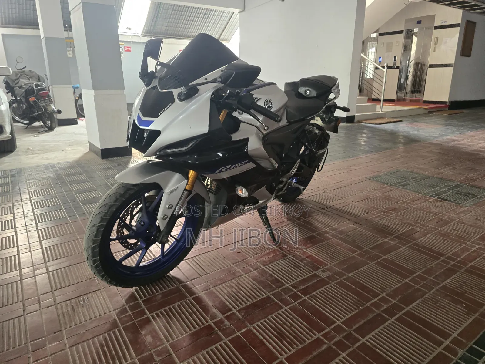 Yamaha R1 2021 Silver