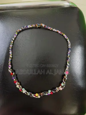 সুন্দর রঙিন নেকলেস