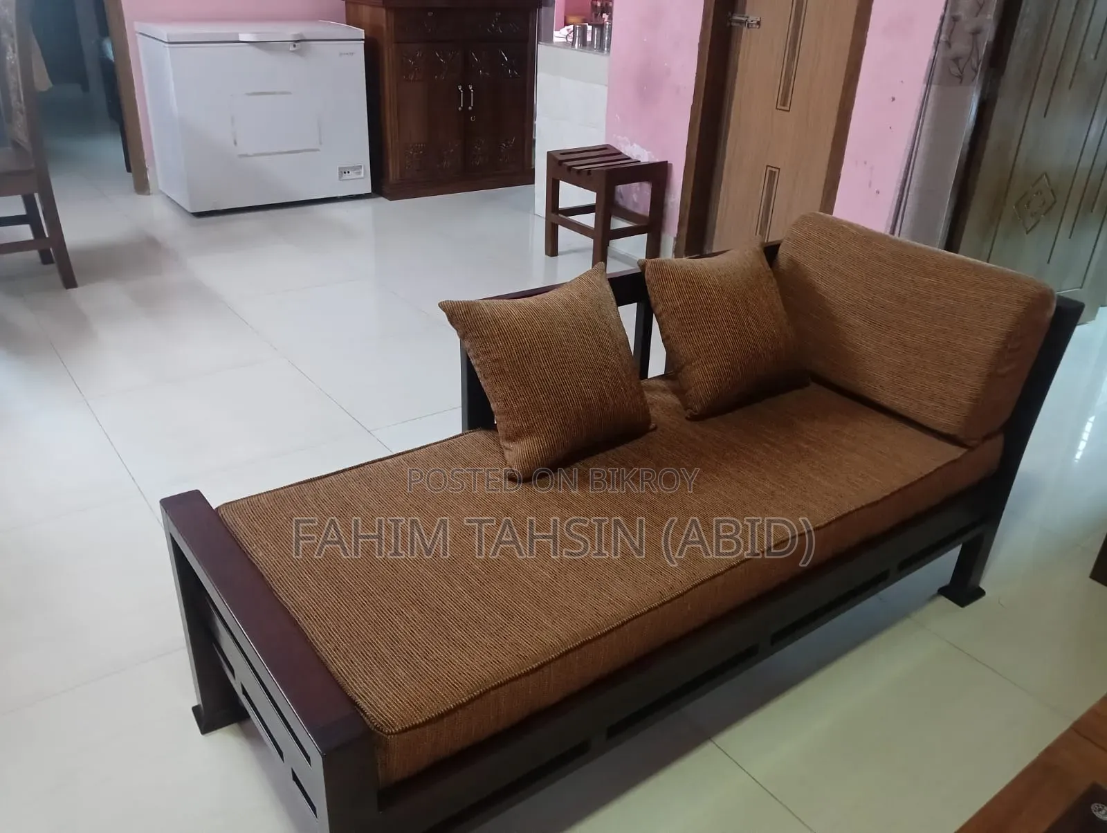 Beautiful divan in almost new condition for sale