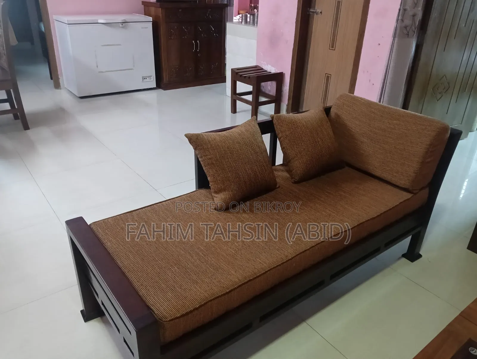 Beautiful divan in almost new condition for sale