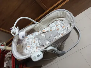 একটি বেবি গিয়ার সম্পূর্ণ নতুন কন্ডিশনে