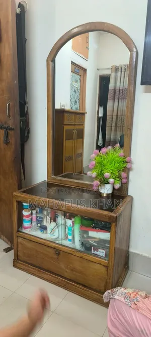 ড্রেসিং টেবিল