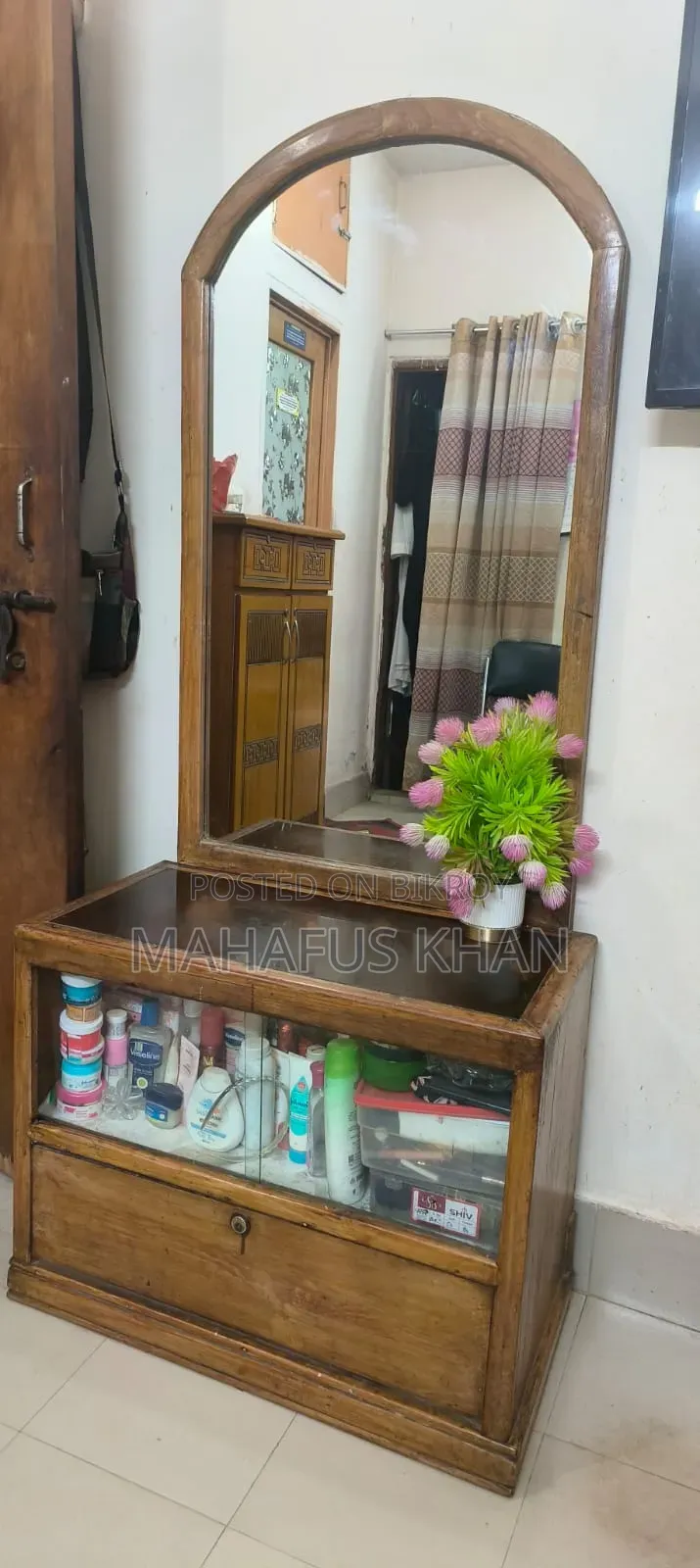 ড্রেসিং টেবিল