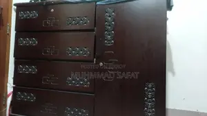গৃহস্থালির আসবাবপত্র