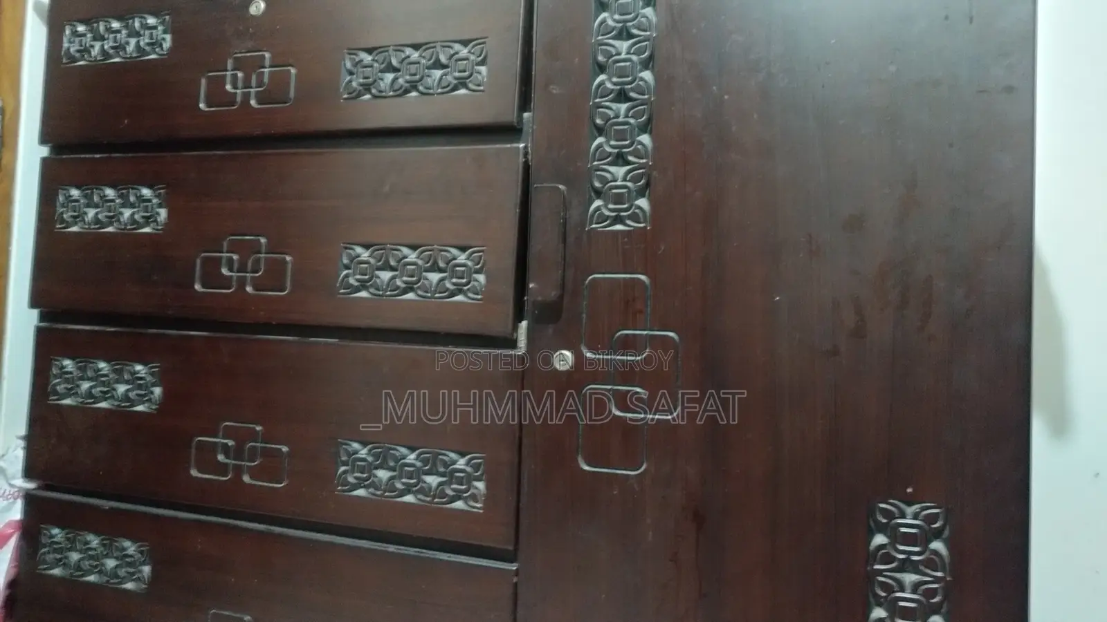 গৃহস্থালির আসবাবপত্র