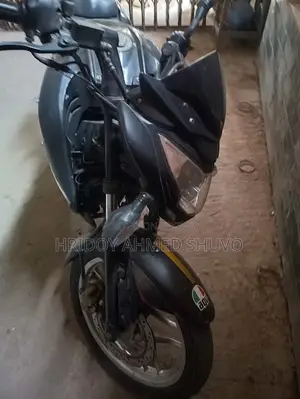 বাজাজ পালসার এনএস ১৬০ ২০১৮ কালো