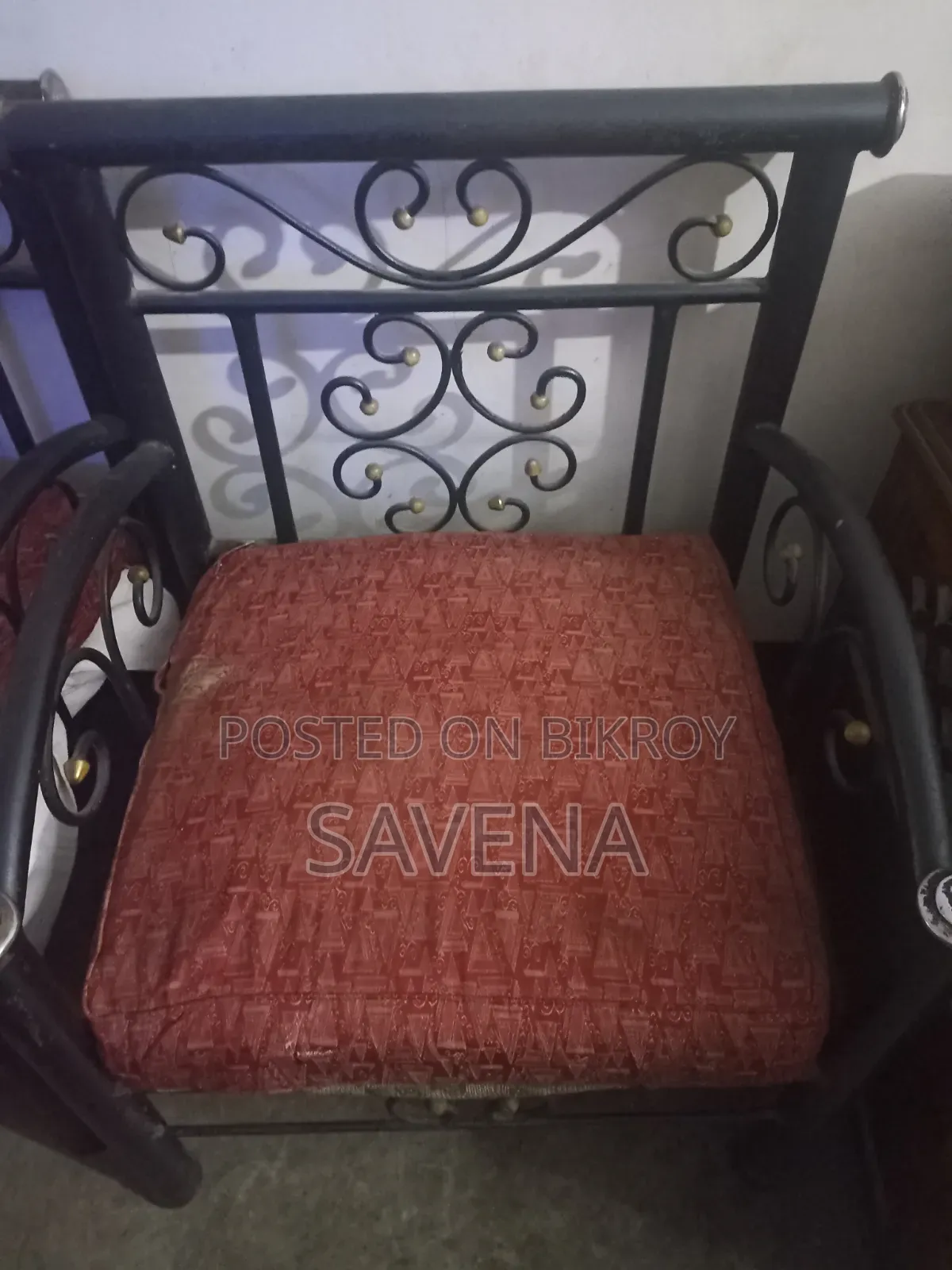 Urgent sofa set for sale.