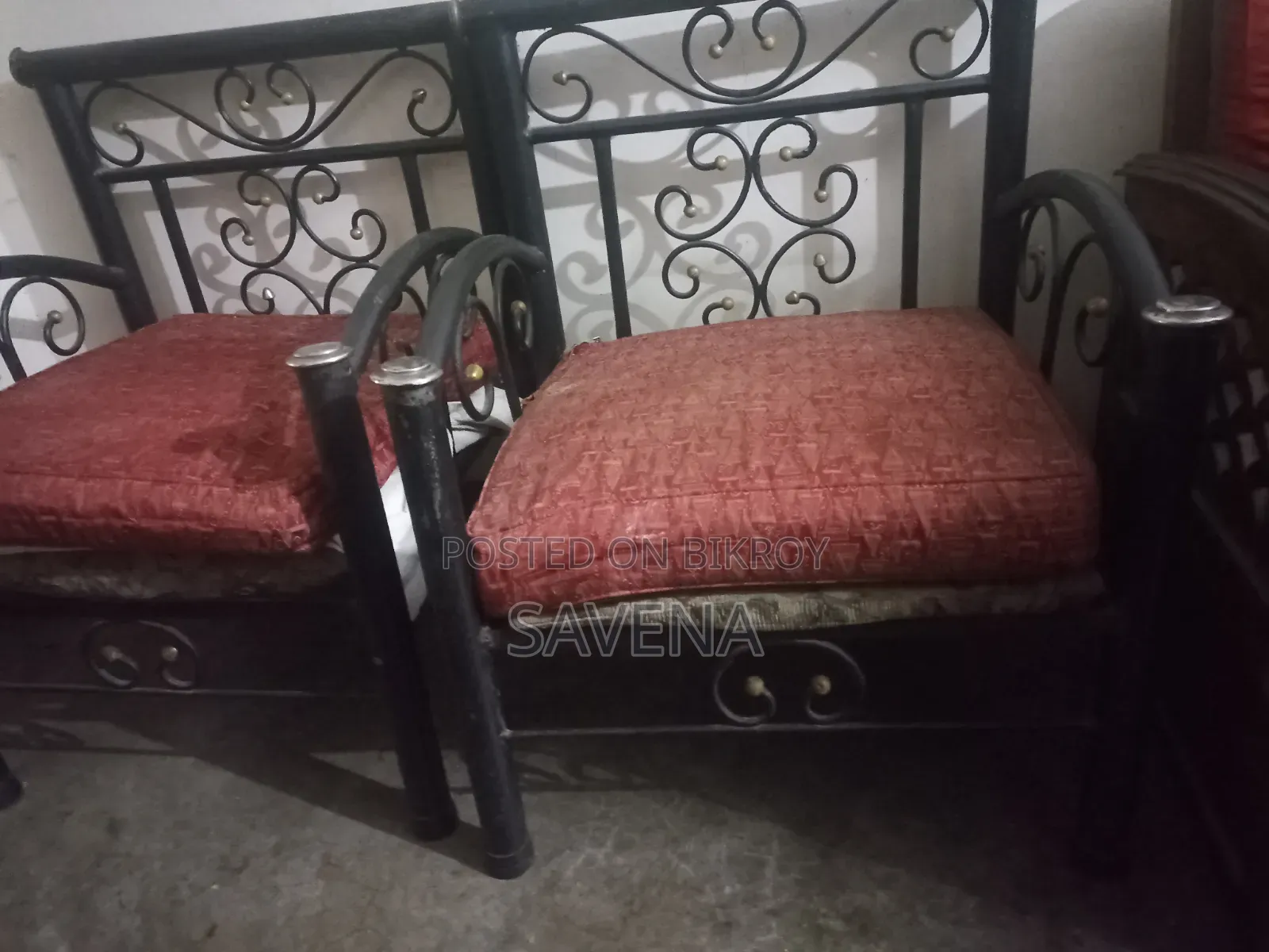 Urgent sofa set for sale.
