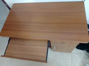 কম্পিউটার টেবিল