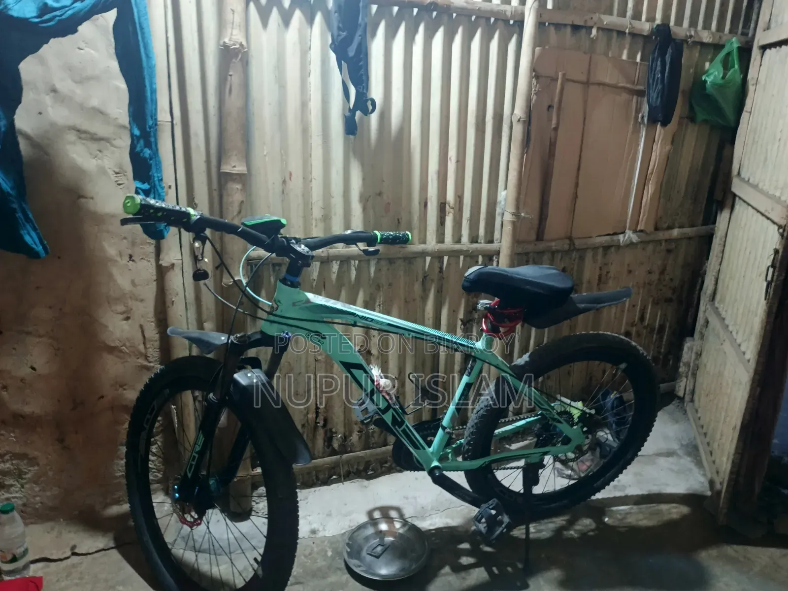 The bicycle is still like new, you can take it and ride.