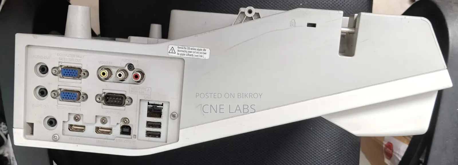 Hitachi CP-AX2503 UST Projector