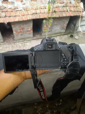 Canon Eos 700d Dslr Camera With 18-55mm Is Stm Lens – 18mp Aps-c Senso