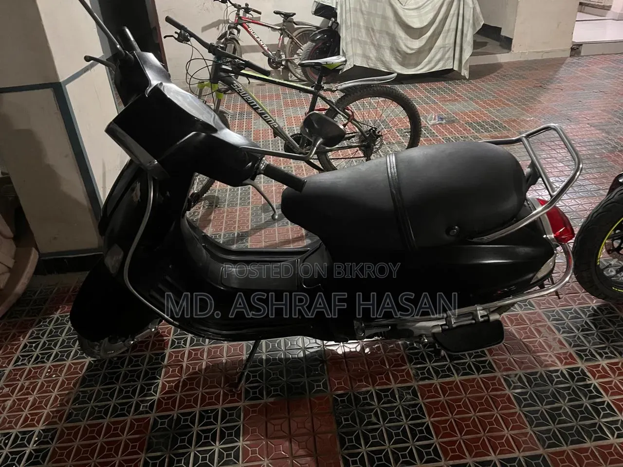 ভেসপা ১২৫ ২০২০ ব্ল্যাক