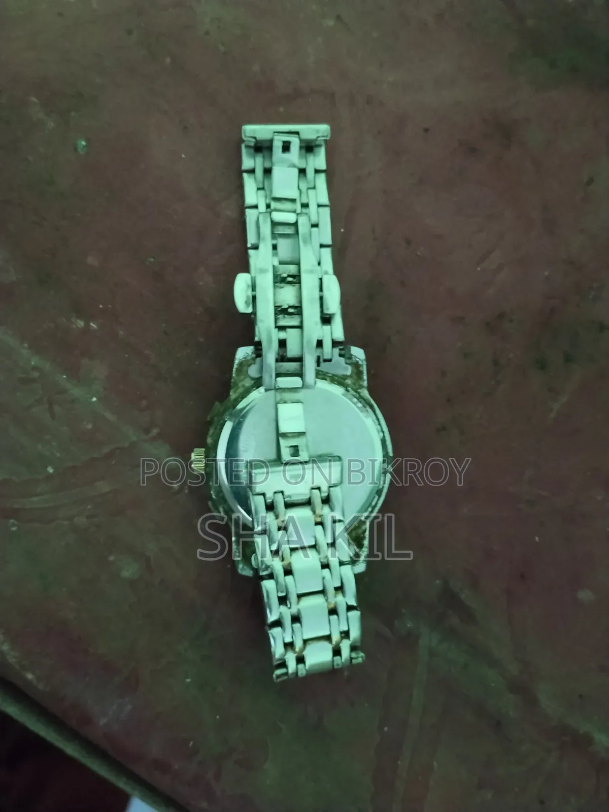 ঘড়ি বিক্রির জন্য