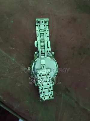 ঘড়ি বিক্রির জন্য