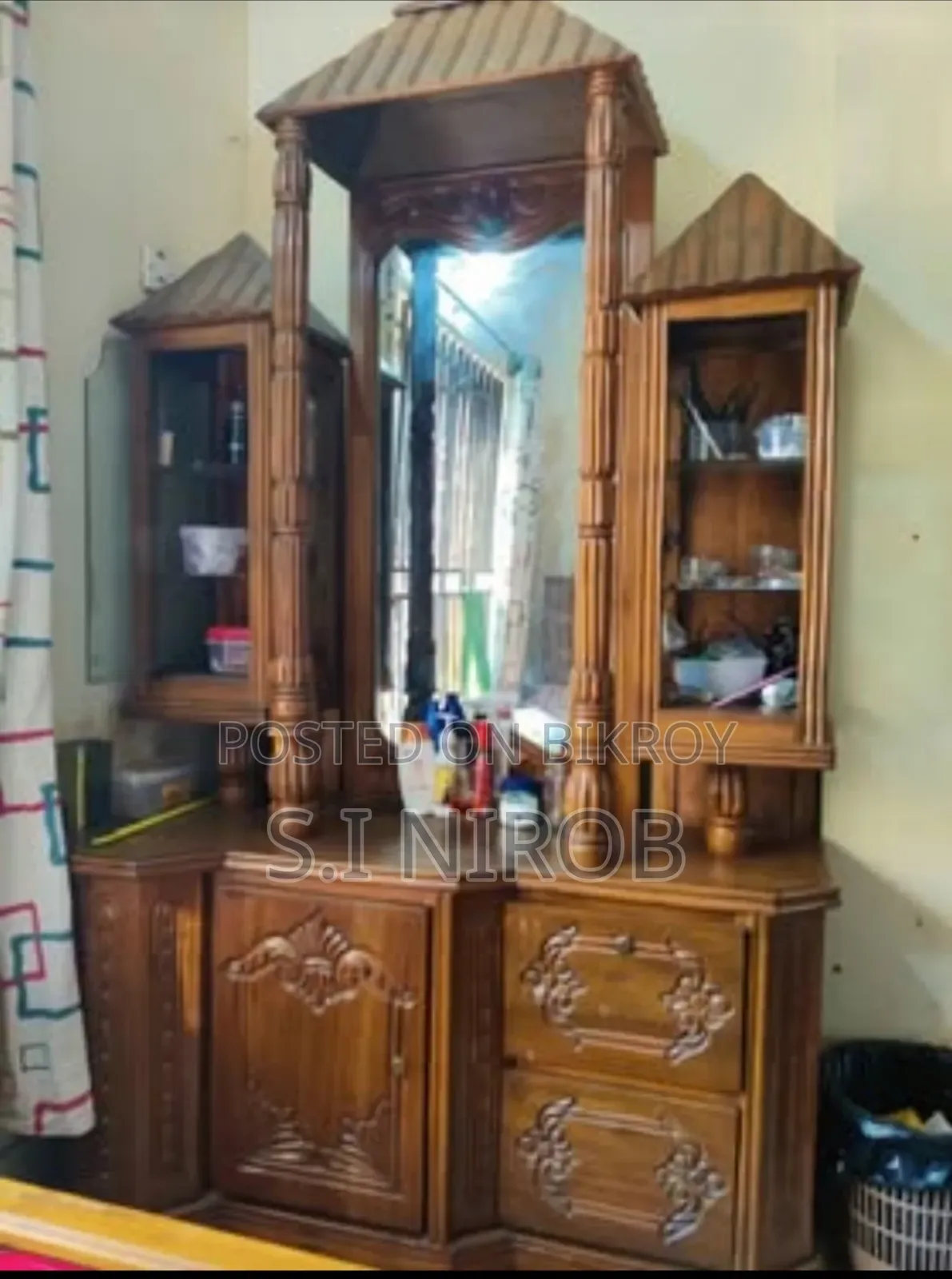 ড্রেসিং টেবিল