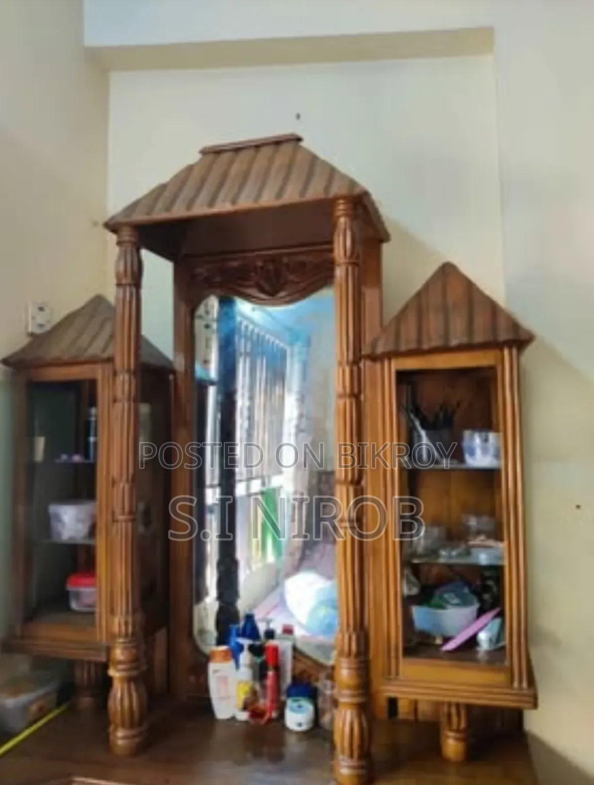 ড্রেসিং টেবিল