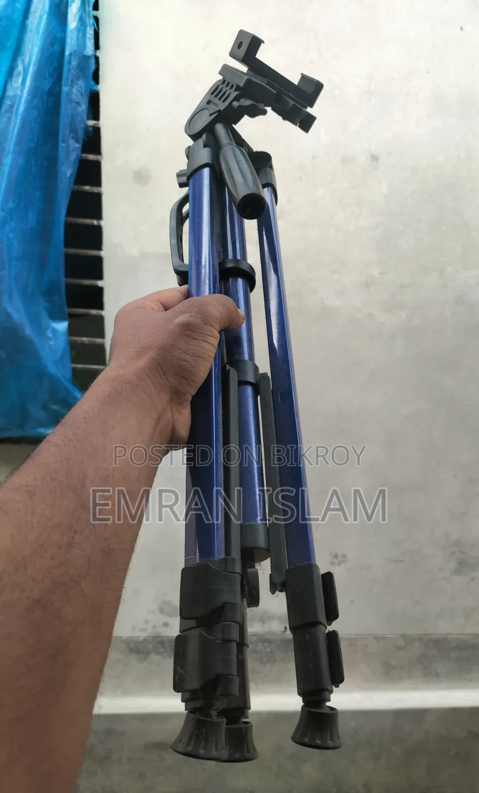 মোবাইলে ভিডিও করা স্ট্যান্ড