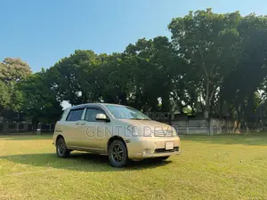 টয়োটা রাউম ২০০৪ বেইজ